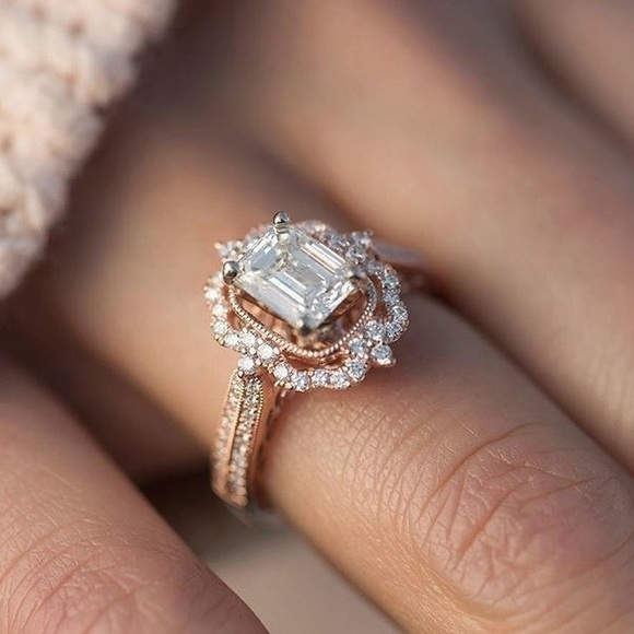 Jewelry - 🔥 18K Strawberry Gold Diamond Halo Ring